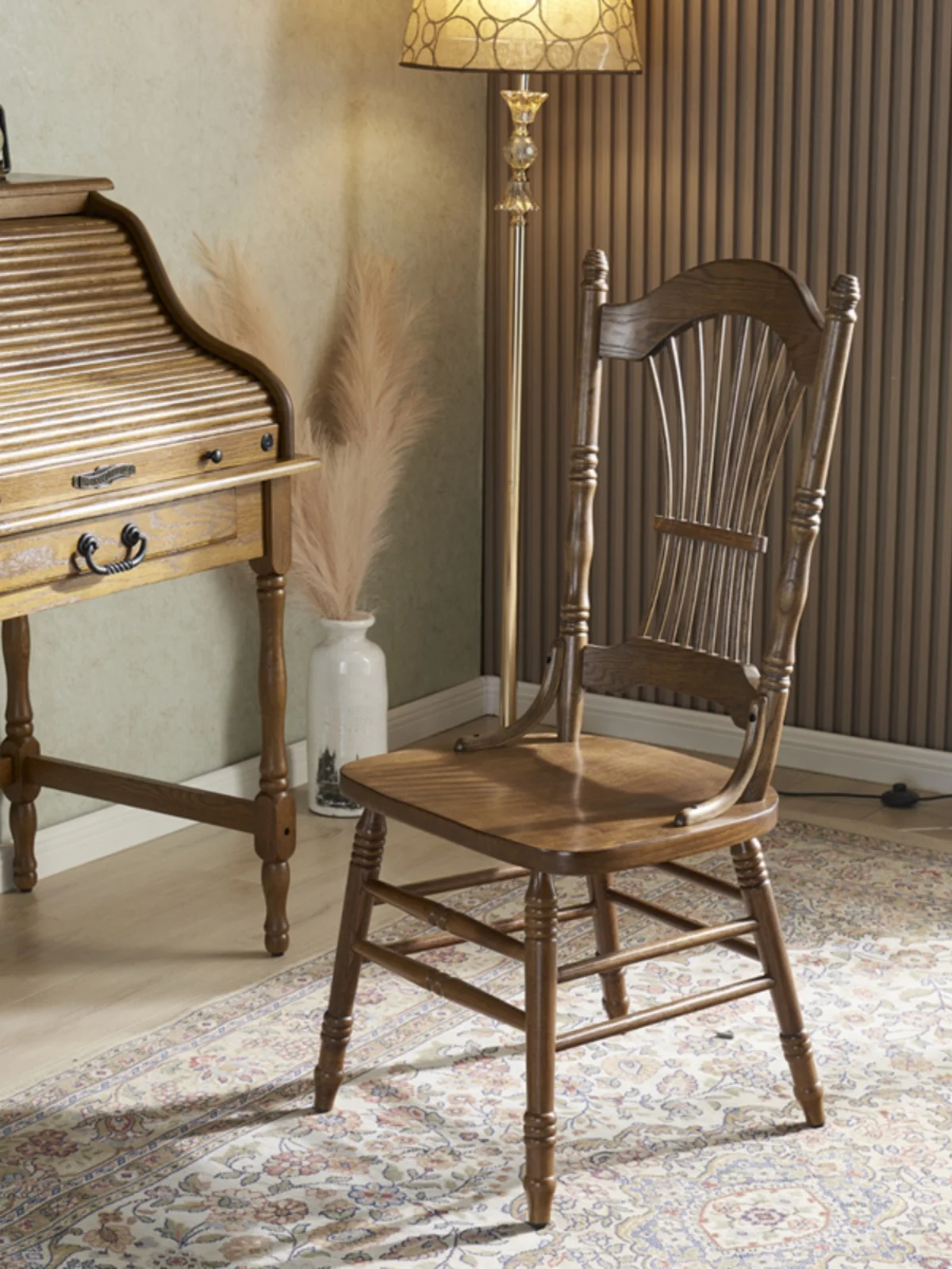 Prancūzų romantikų Windsor kėdė Retro Amerikos medžio masyvo valgomojo kėdė Europos dizainerio kėdė riešuto